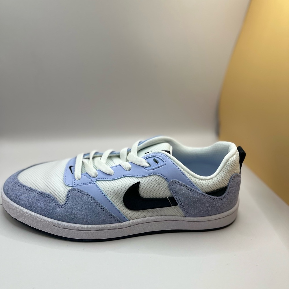 Nike White and Blue Sneakers